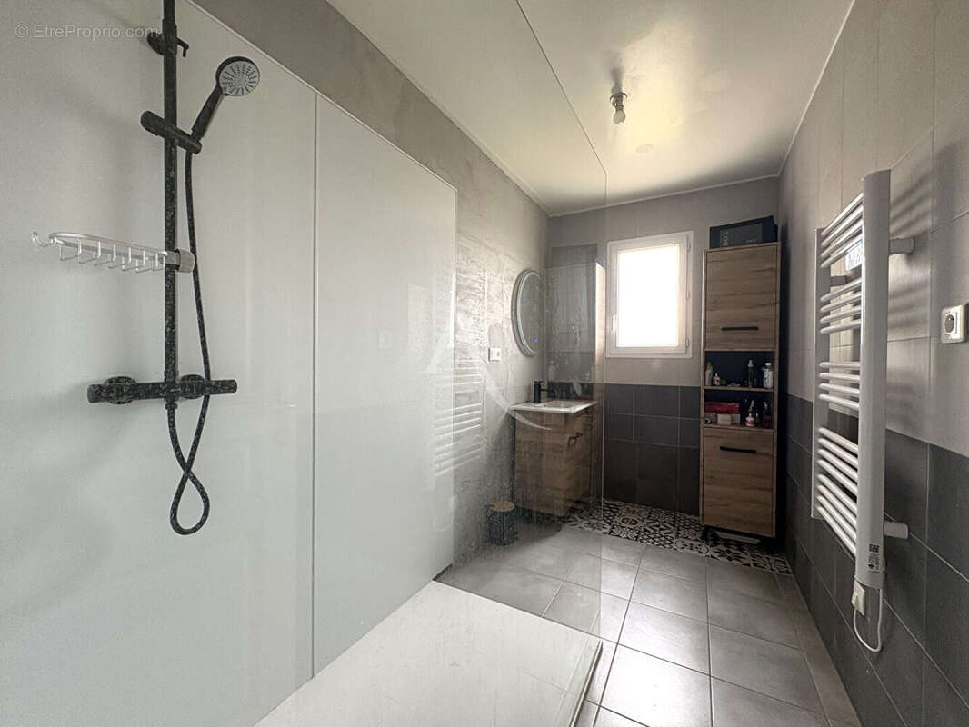 Maison à SAINTE-RADEGONDE-DES-NOYERS