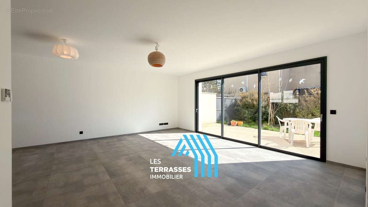 Maison à MONTELIMAR