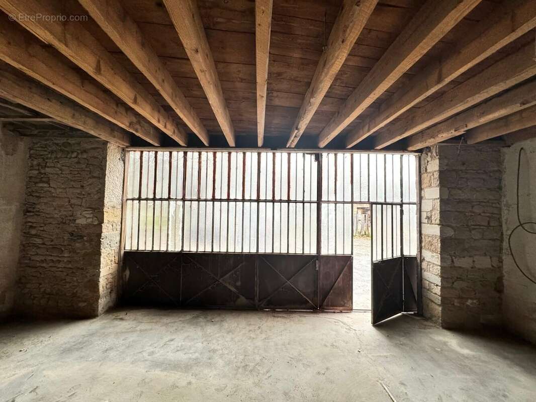 Appartement à FONTAINES-SAINT-MARTIN