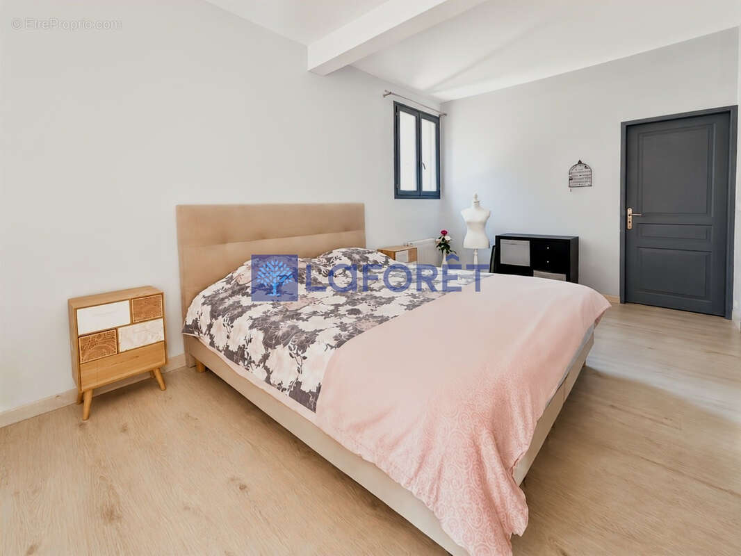 Maison Sache 8 pièce(s) 215 m2 - photo 6