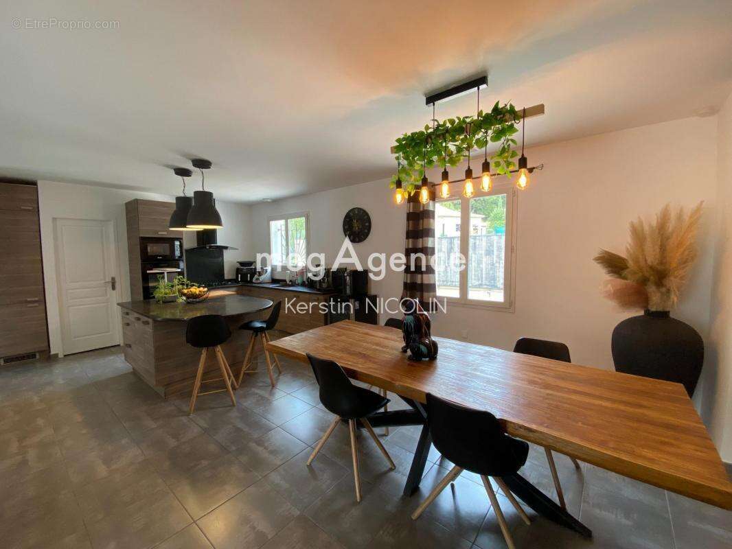 Maison à MEOUNES-LES-MONTRIEUX