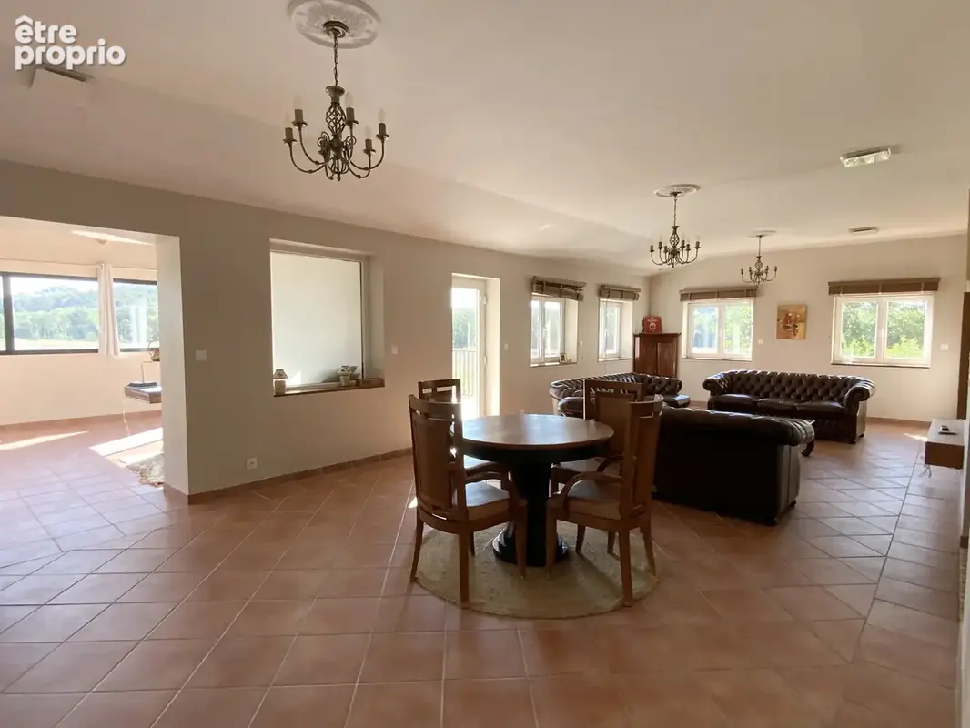 Propriété de 380 m2 avec vue panoramique sur les montagnes. - photo 5