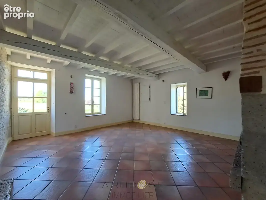 Maison de caractère en pierre dans un hameau . - photo 4