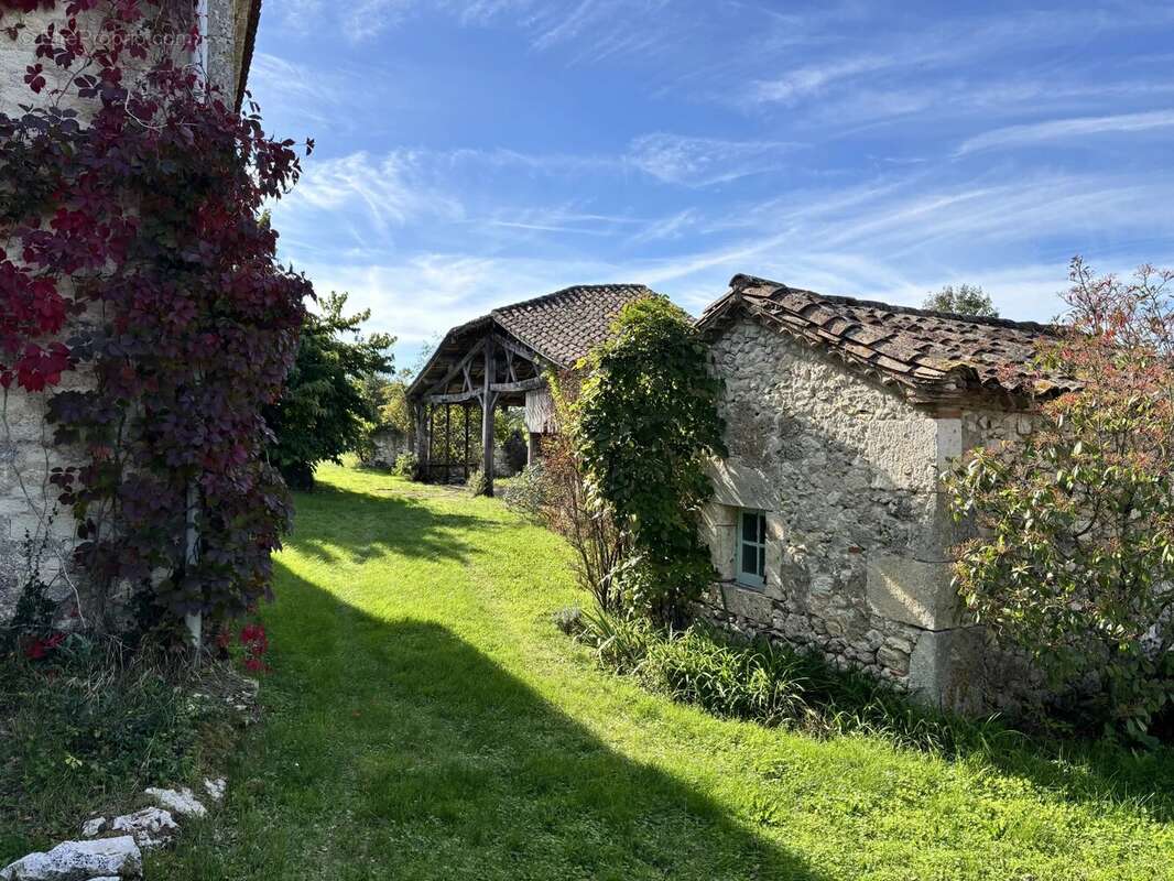 Maison à MONTAIGU-DE-QUERCY