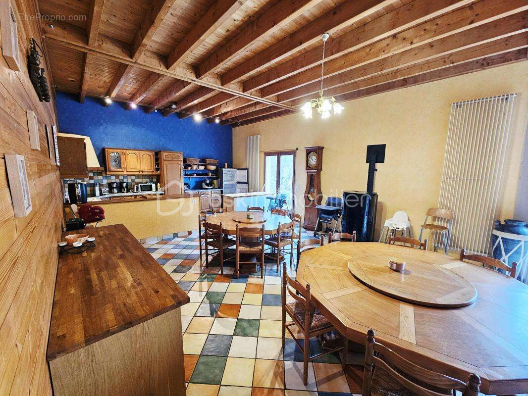 Maison à BESSE-ET-SAINT-ANASTAISE