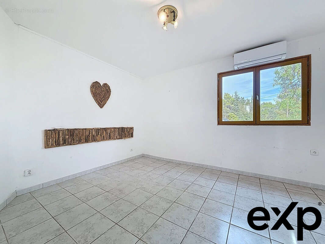 Maison à BAGNOLS-EN-FORET