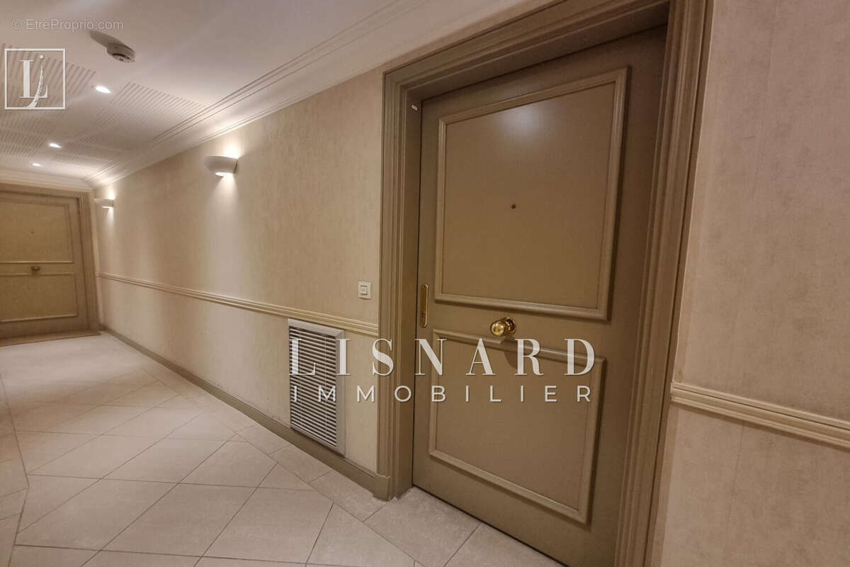 Appartement à VALLAURIS