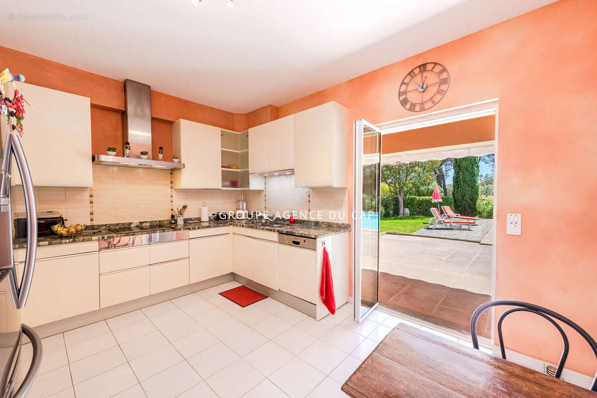 Valescure coeur des golfs villa 5 chambres de 200m² avec piscine - photo 6