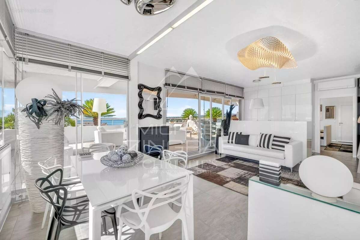 Appartement à VILLENEUVE-LOUBET
