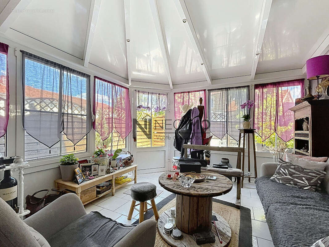 Appartement à BOURG-SAINTE-MARIE