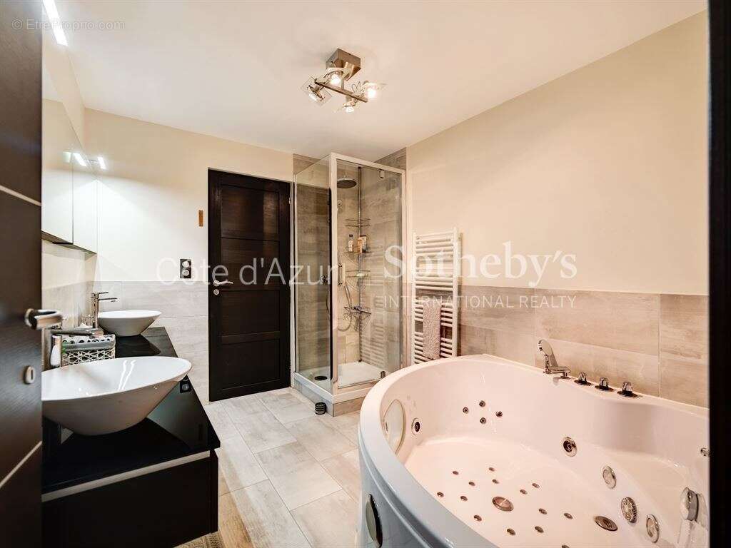Cannes Petit Juas villa contemporaine de 177 m² avec 5 chambres, appartement indépendant et garage - photo 15