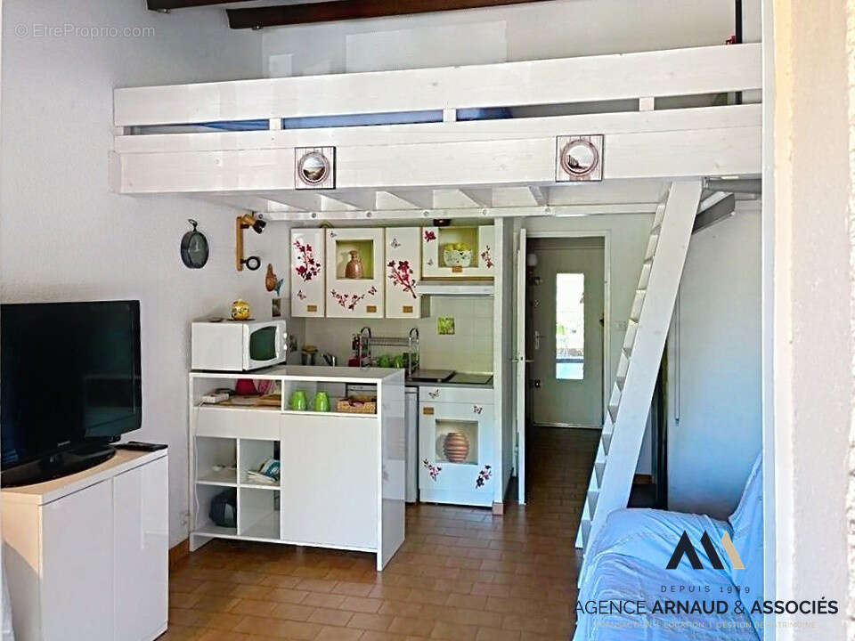 Appartement T1 à vendre avec vue mer à SAINT CYR SUR MER - La Madrague - photo 2