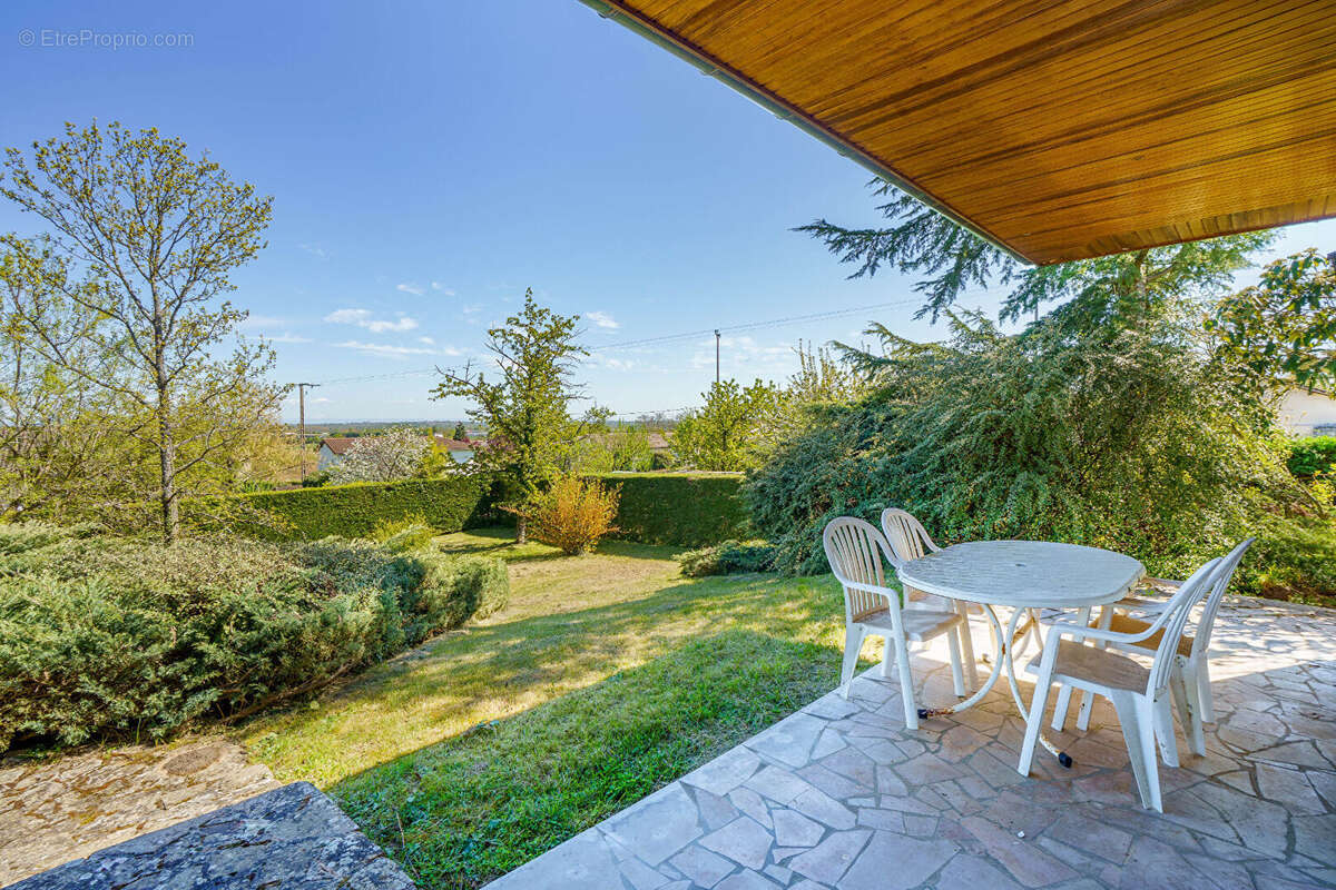 Maison Vinzelles 4 pièces 95 m2 + 95 m2 sous-sol - photo 2