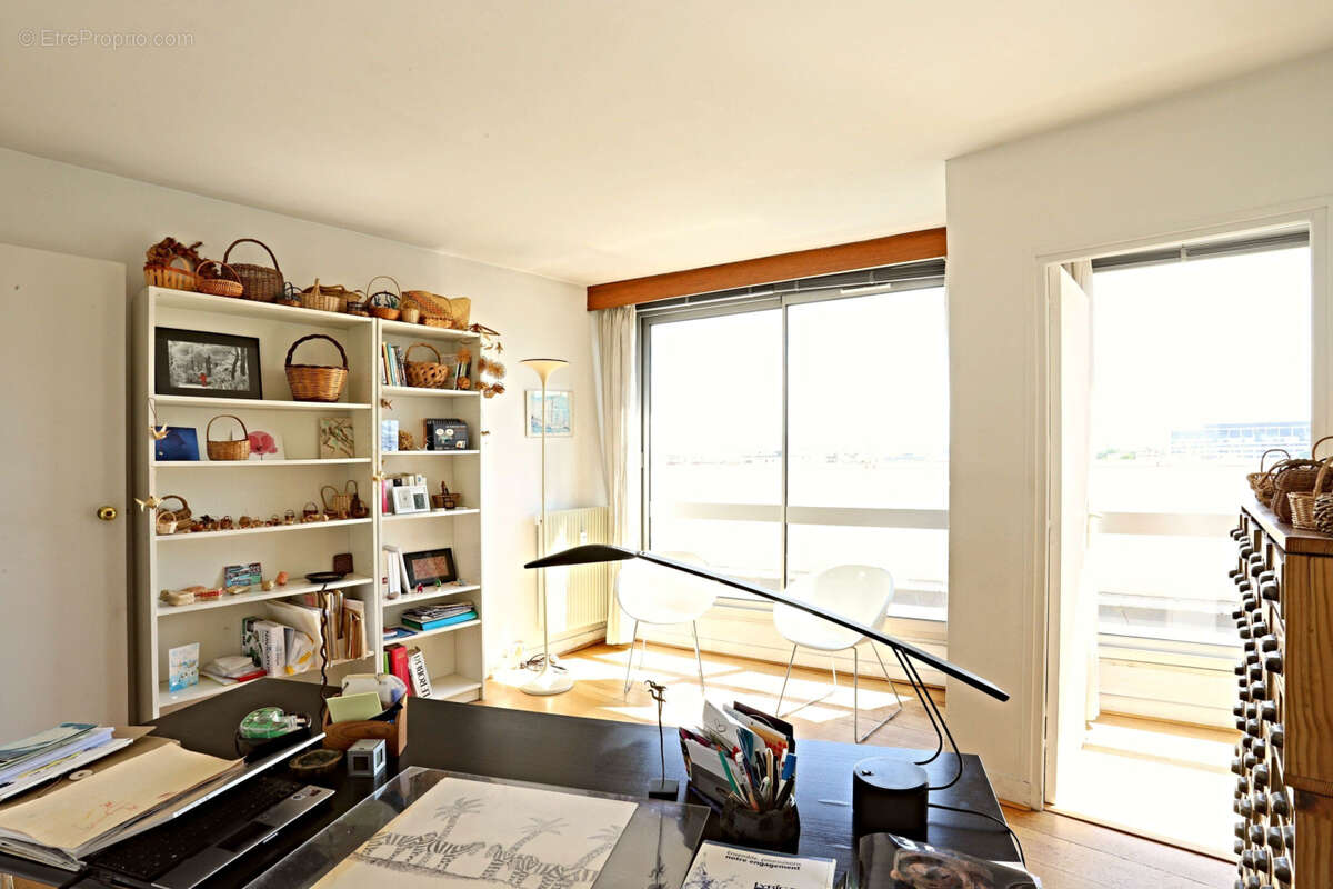 Appartement à PARIS-14E