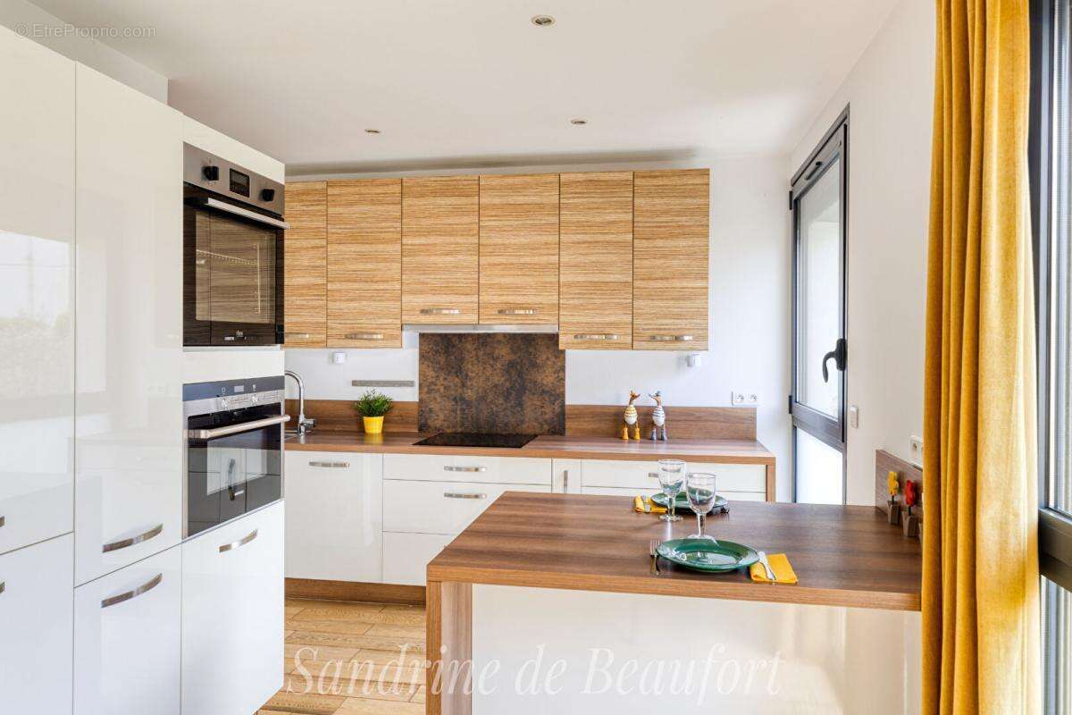 Appartement à COURBEVOIE