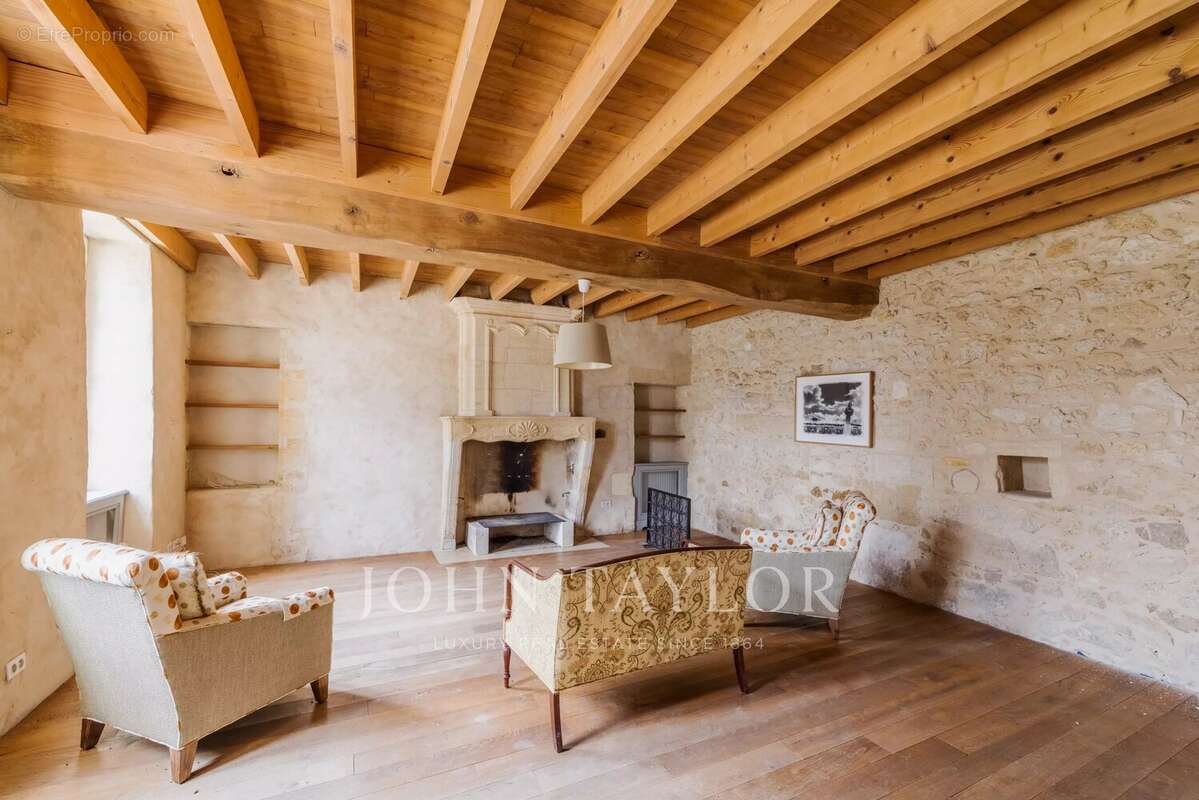 Maison à SAINT-EMILION