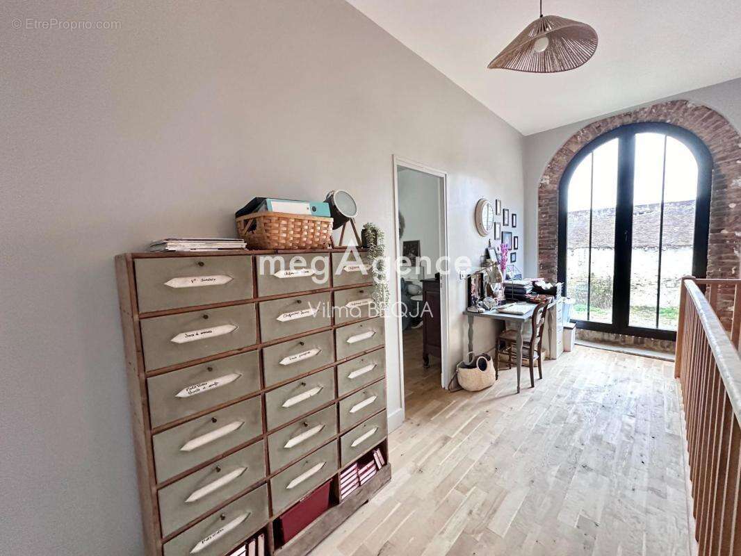 Maison à VILLENEUVE-L&#039;ARCHEVEQUE