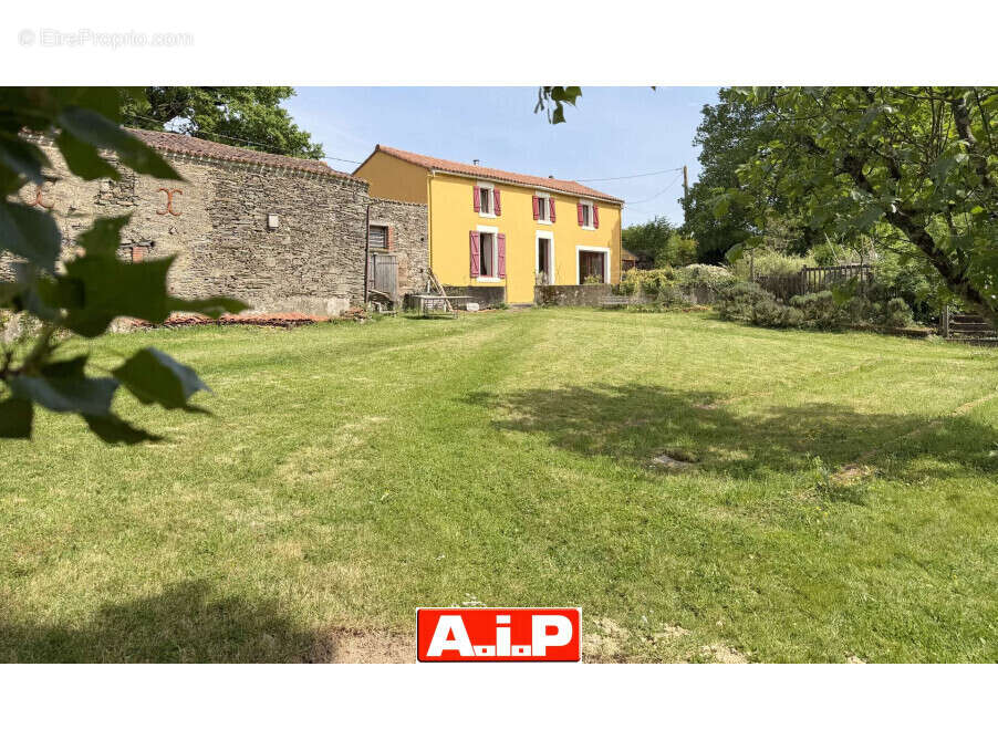 Maison à BREUIL-BARRET