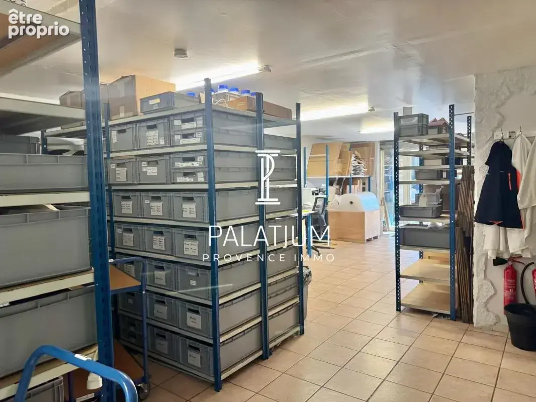 Local commercial de 85 m² avec accès PMR et 2 places – Lançon-Provence - photo 5