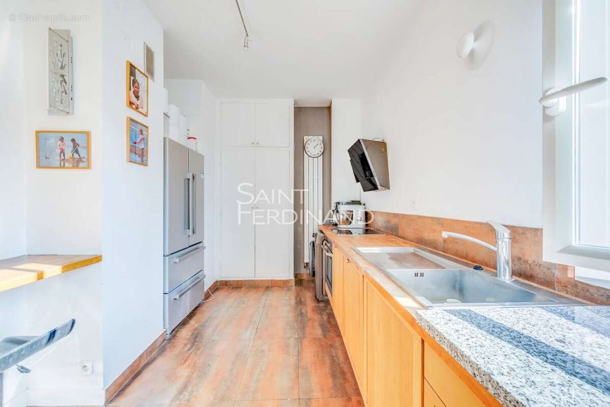 Appartement à NEUILLY-SUR-SEINE