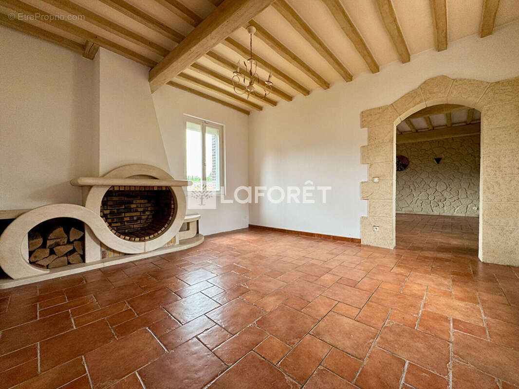 Maison à CREVECOEUR-LE-GRAND