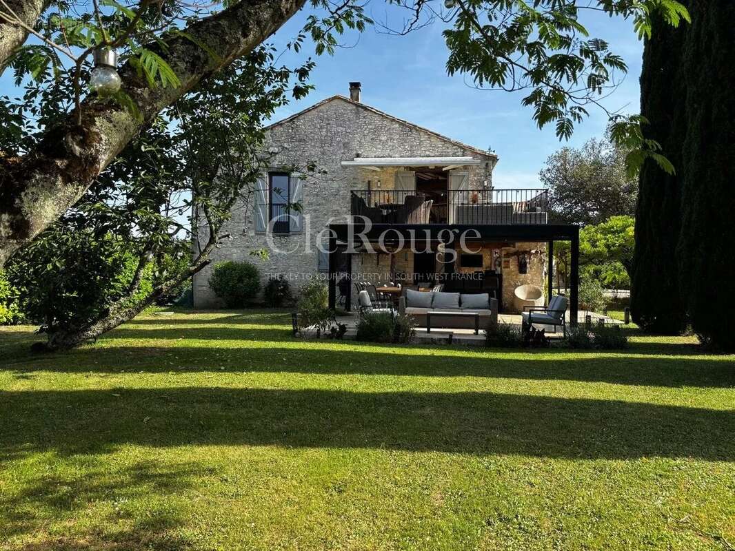 Maison en pierre avec piscine et vue sur les vignobles dans un cadre champêtre paisible - photo 13