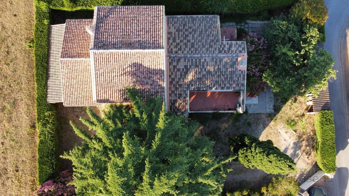 Maison à MAUGUIO