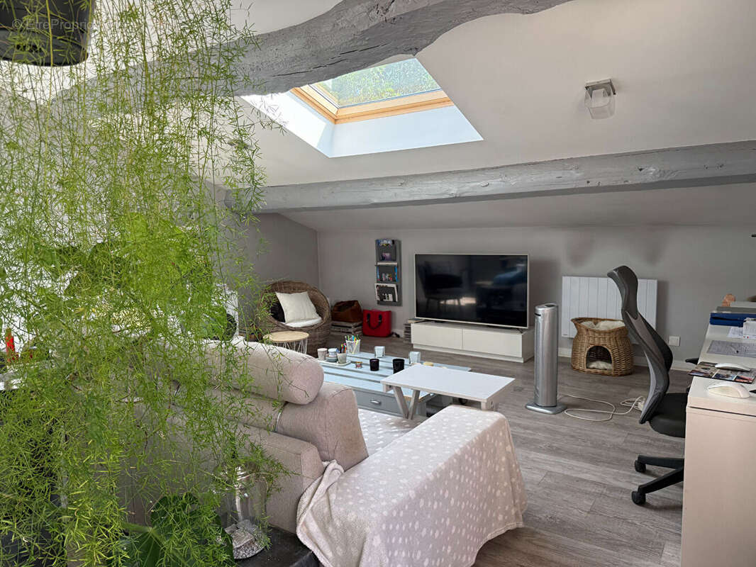 POUILLY LE MONIAL - Grande maison familiale avec terrasse de toit de 73 m² - photo 6