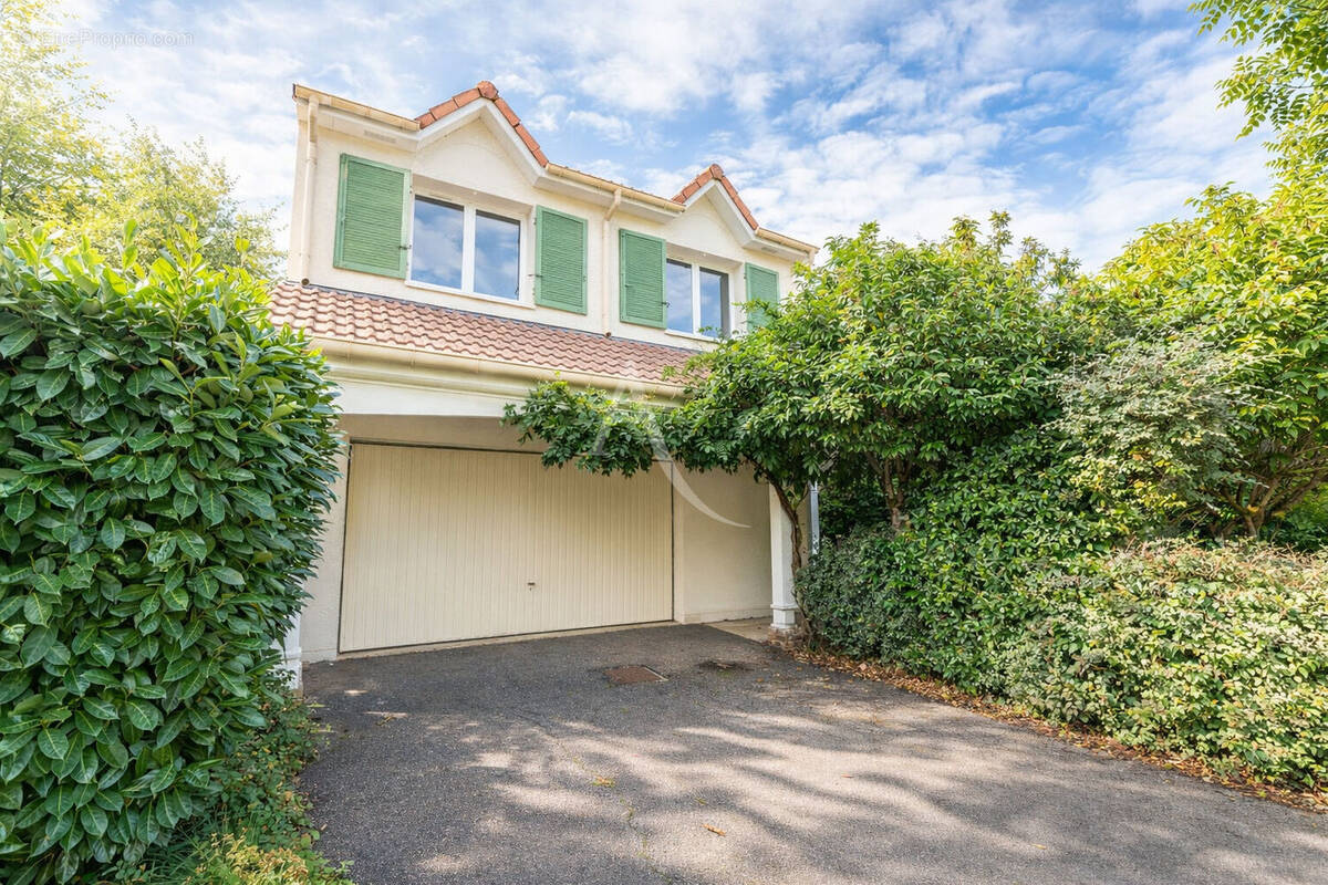 Maison à BURES-SUR-YVETTE