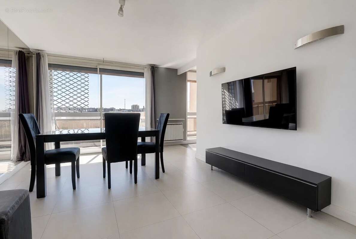 Appartement à LES LILAS