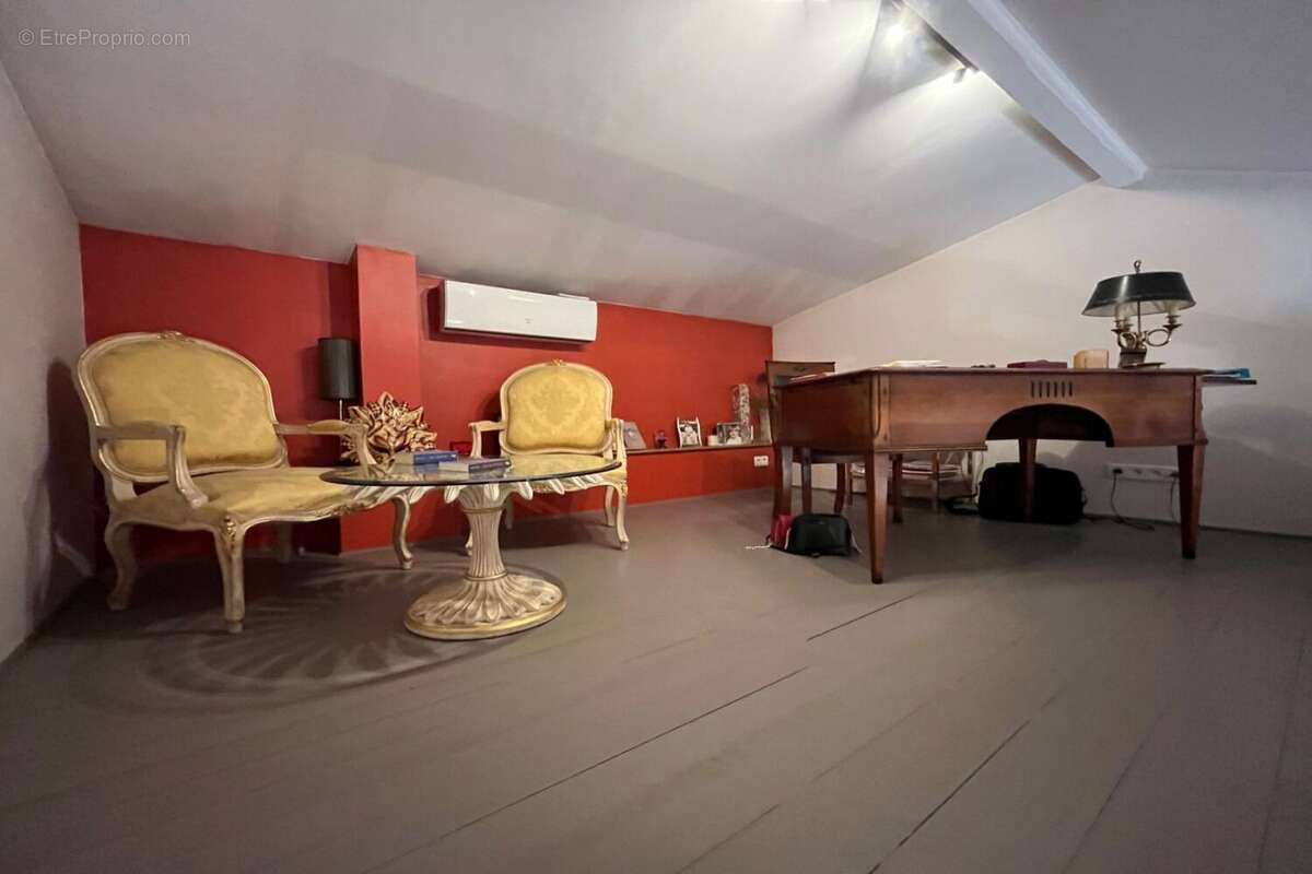 Maison à PERNES-LES-FONTAINES