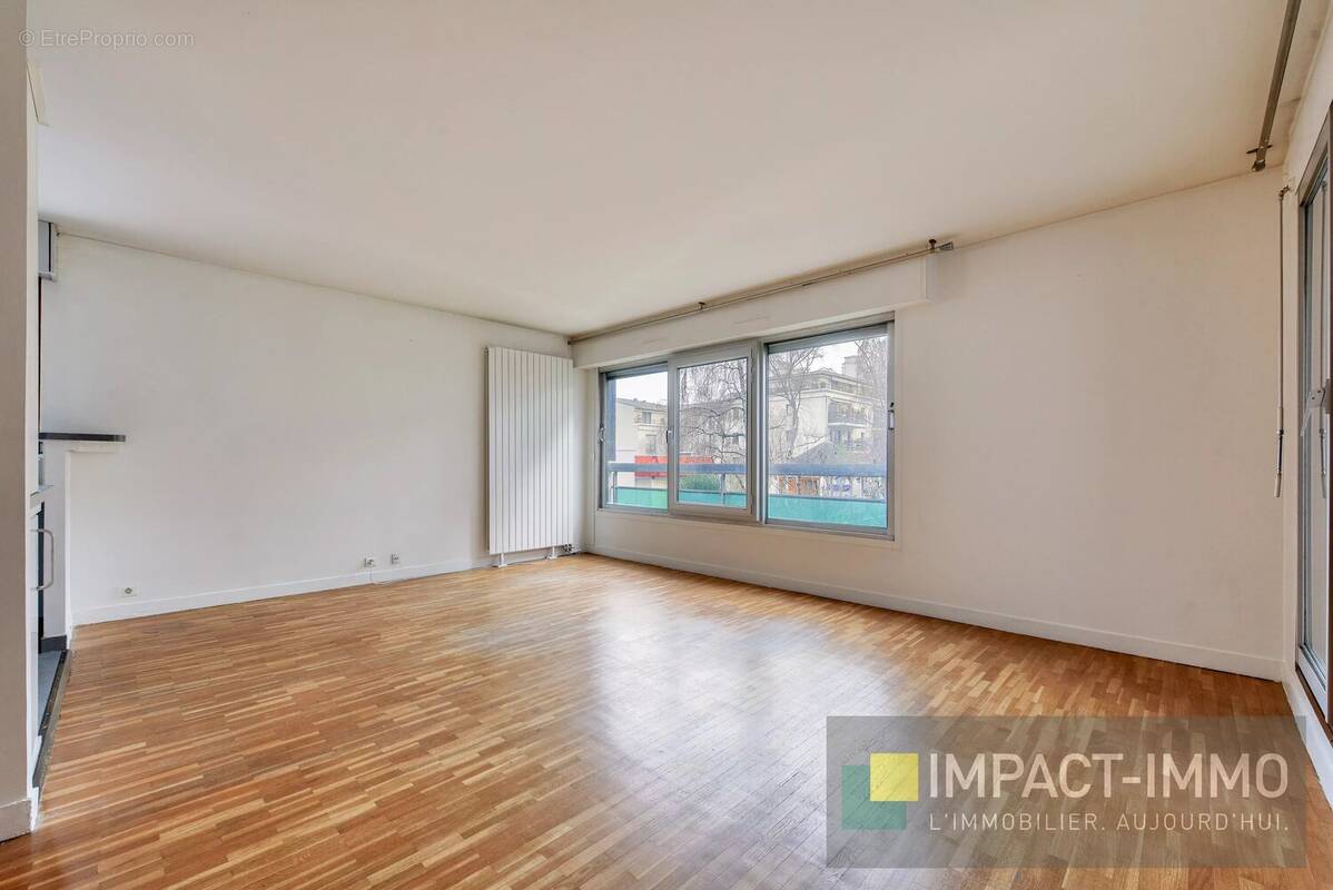 Appartement à COURBEVOIE