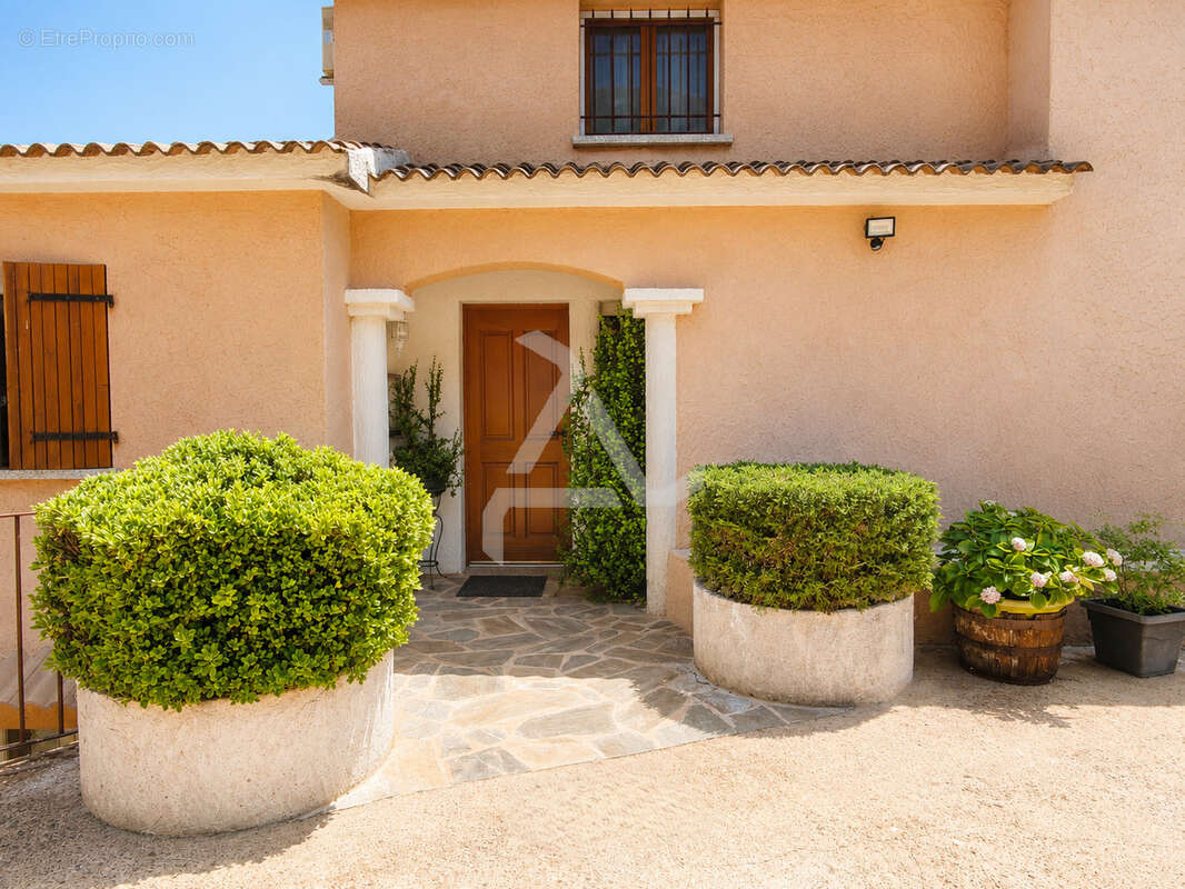 Appartement en duplex t5 de 152 m2 dans petite copropriété de charme à 20min de porto-vecchio - photo 4