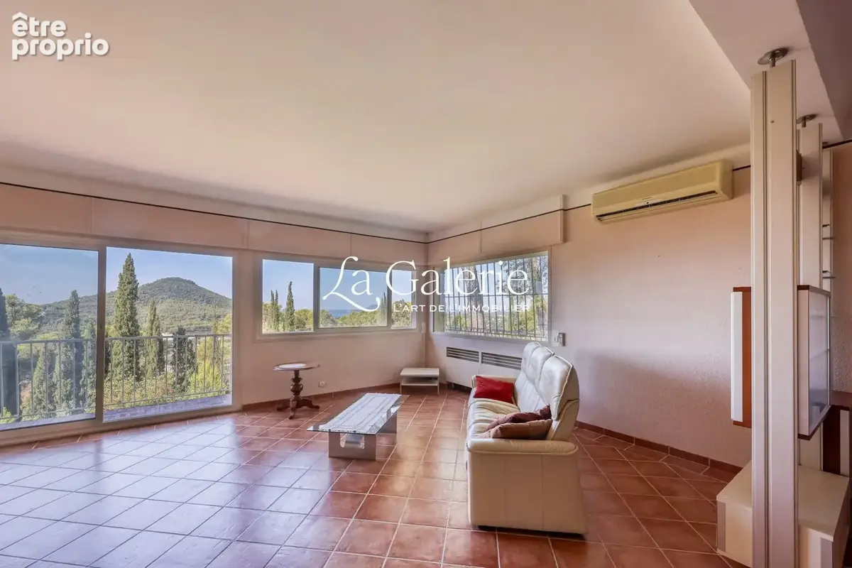 Maison 6 pièces 158 m² à vendre à Carqueiranne (83320) - photo 5