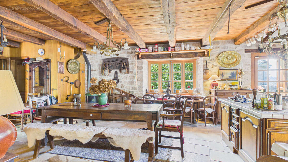Ensemble en pierre d'exception aux portes de l'Aubrac : 4 maisons restaurées, piscine & patio - photo 6