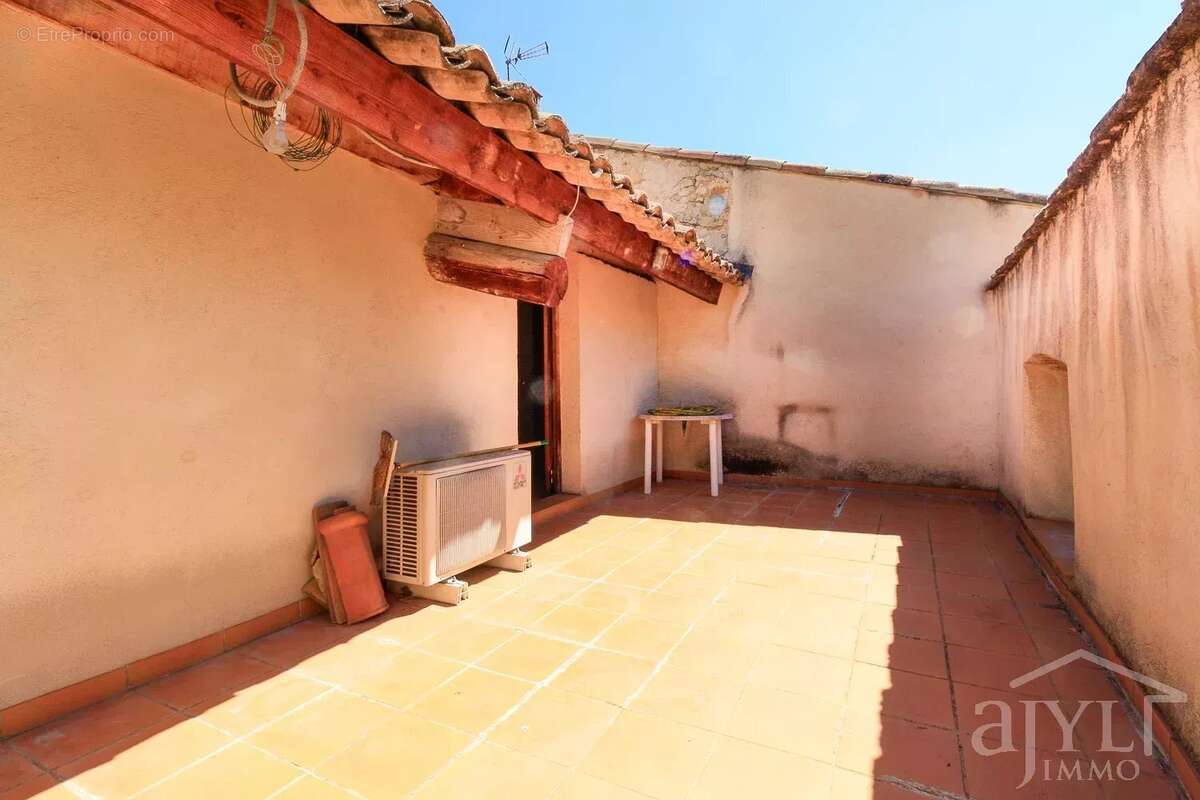 Appartement à ROGNES