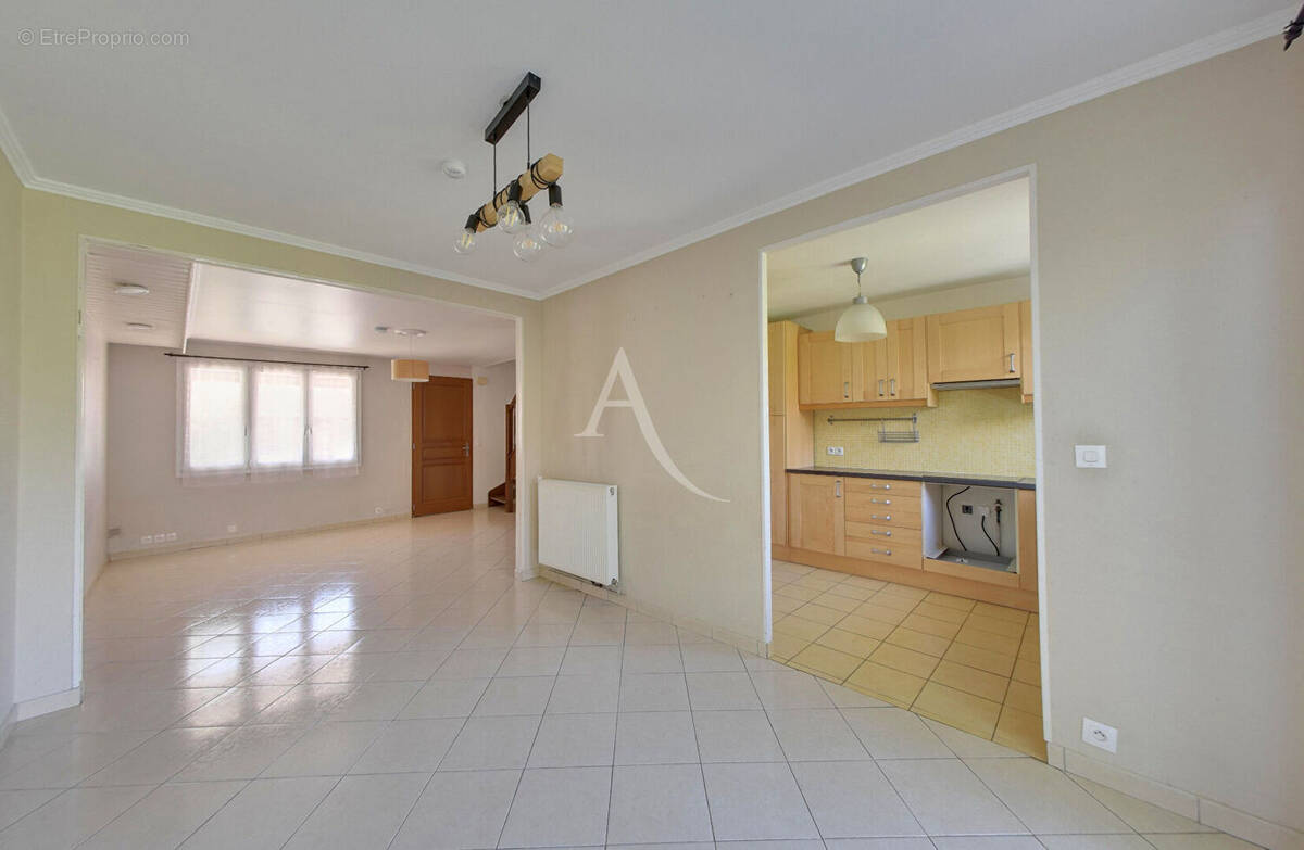 Maison à OZOIR-LA-FERRIERE