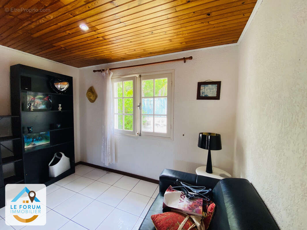 Saint pierre 97410 - villa f4 en parfait etat + piscine - emplacement de choix - photo 9