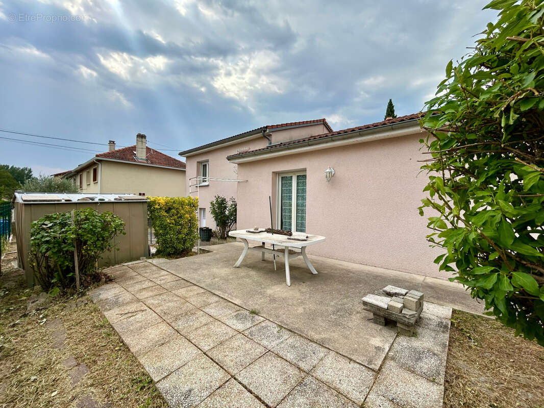 CEBAZAT - Maison familliale 4 chambres, garage et jardin - photo 7