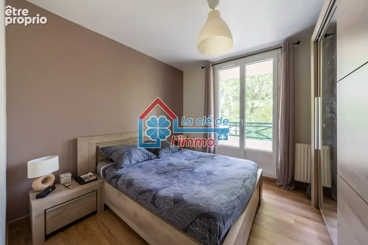 Grand f2 + 2 balcons - photo 8