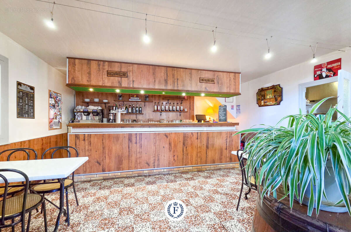 Commerce à LES ARDILLATS