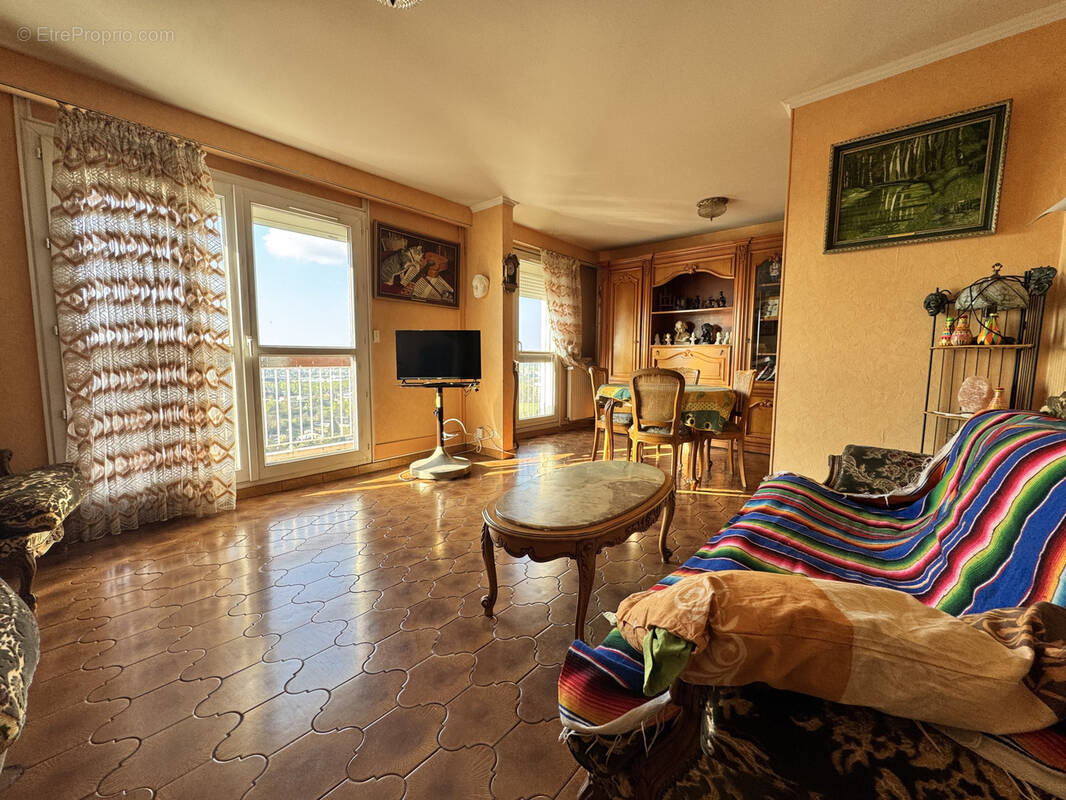 Appartement à SAINT-FONS