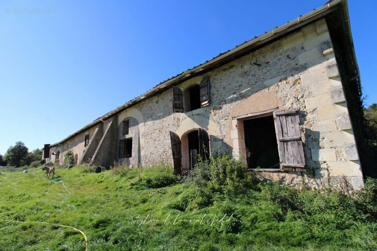 Propriété de 30 hectares  maison en pierre à rénover  dépendances  étangs - photo 14