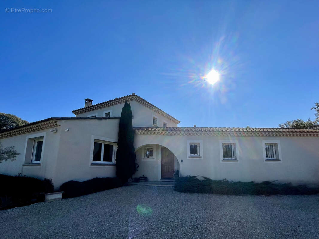 Maison à VENASQUE