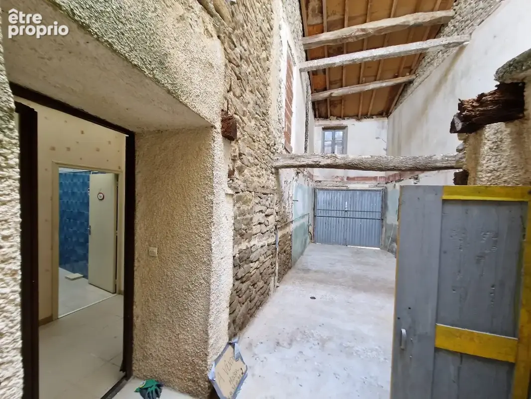 Maison de village en pierre 2 faces de type 3/4 avec remises et cour attenantes - photo 16