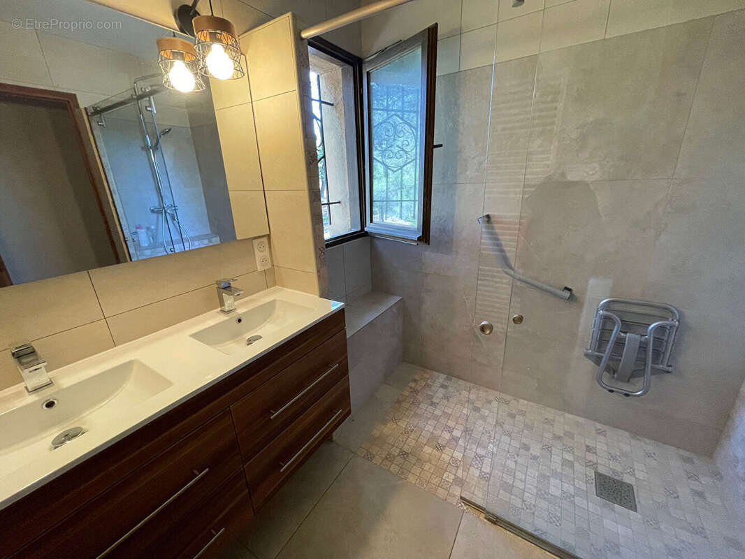 Maison à CHATEAUNEUF-LE-ROUGE