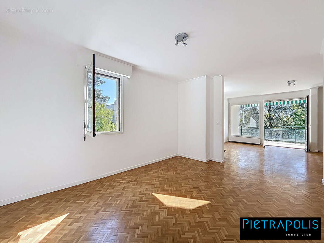 Appartement à CHARBONNIERES-LES-BAINS