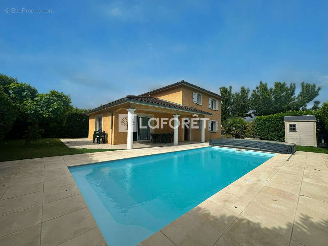 Maison à vendre Neuville Les Dames 7 pièce(s) 129.86 m2 - photo 2