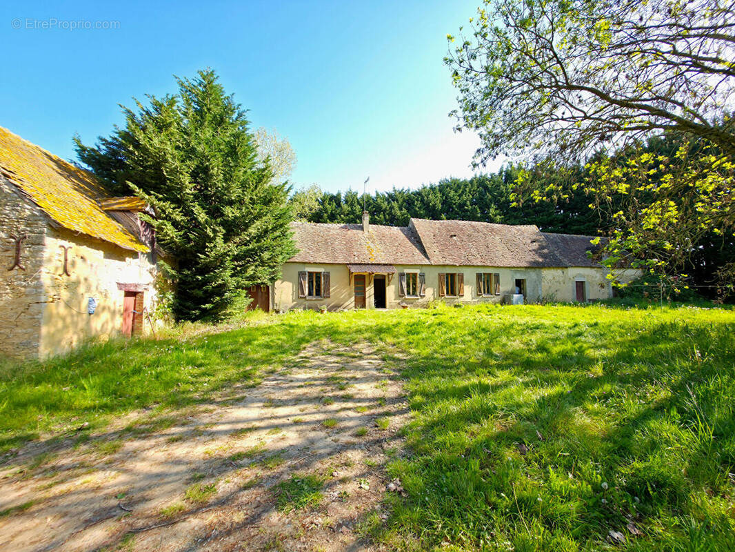 Maison à SAINT-COSME-EN-VAIRAIS