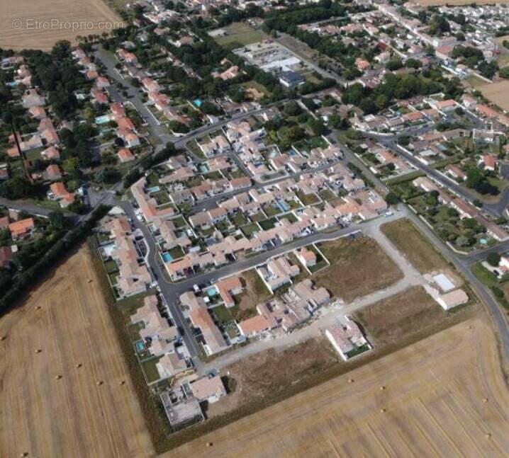 Terrain à BOURGNEUF